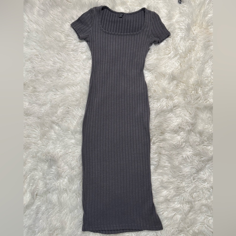 Elegant Gray Ribbed Knit Dress